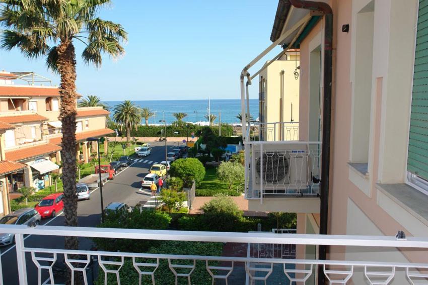 Ligure Residence Борджо-Верецці Екстер'єр фото