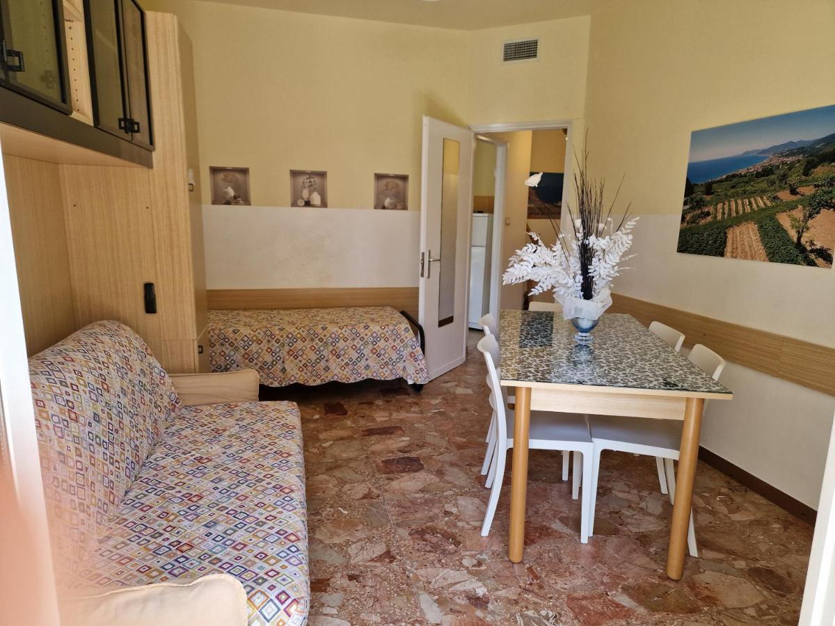 Ligure Residence Борджо-Верецці Екстер'єр фото