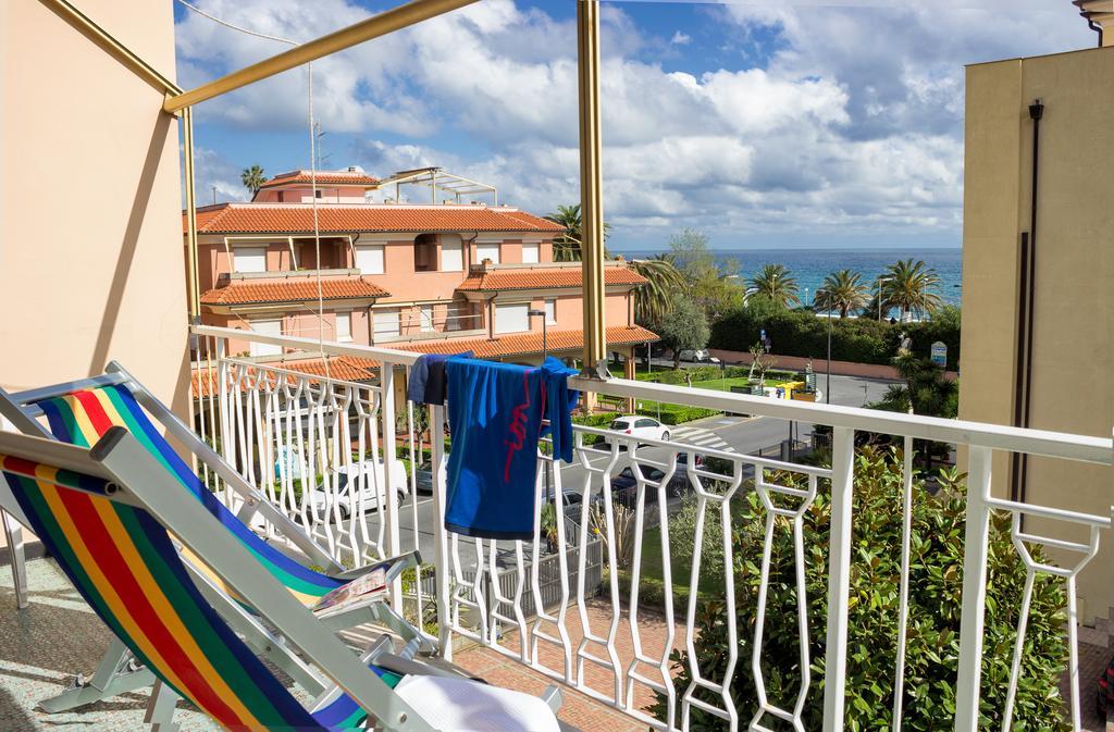 Ligure Residence Борджо-Верецці Екстер'єр фото